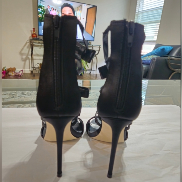 Steve Madden Sinclair Black Satin Rhinestone Sandals Strappy Stiletto  7.5 New - Picture 9 of 11